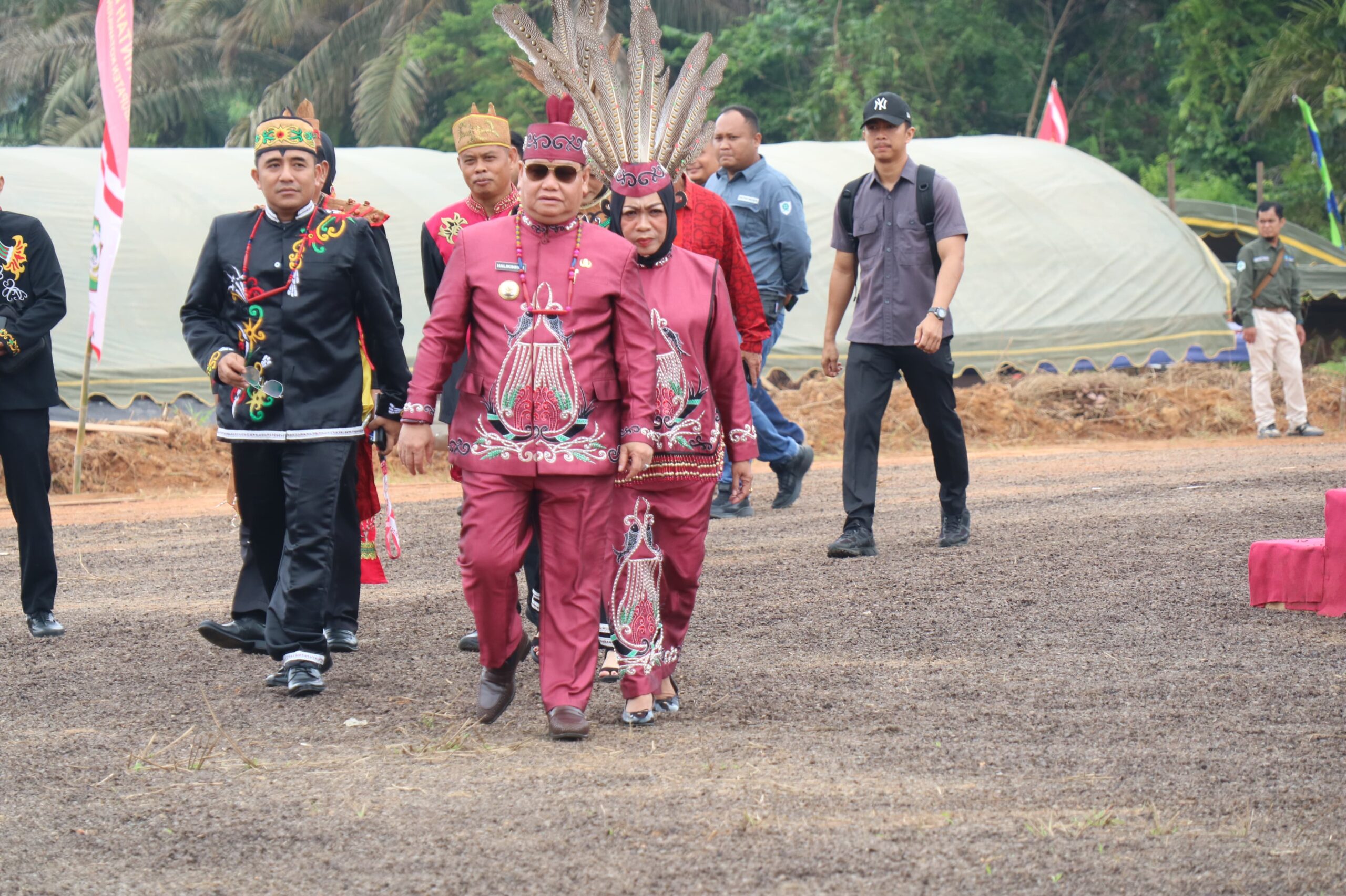 <p>Bupati Kotim bersama istrinya saat momen perayaan HUT Kotim ke-72</p>
