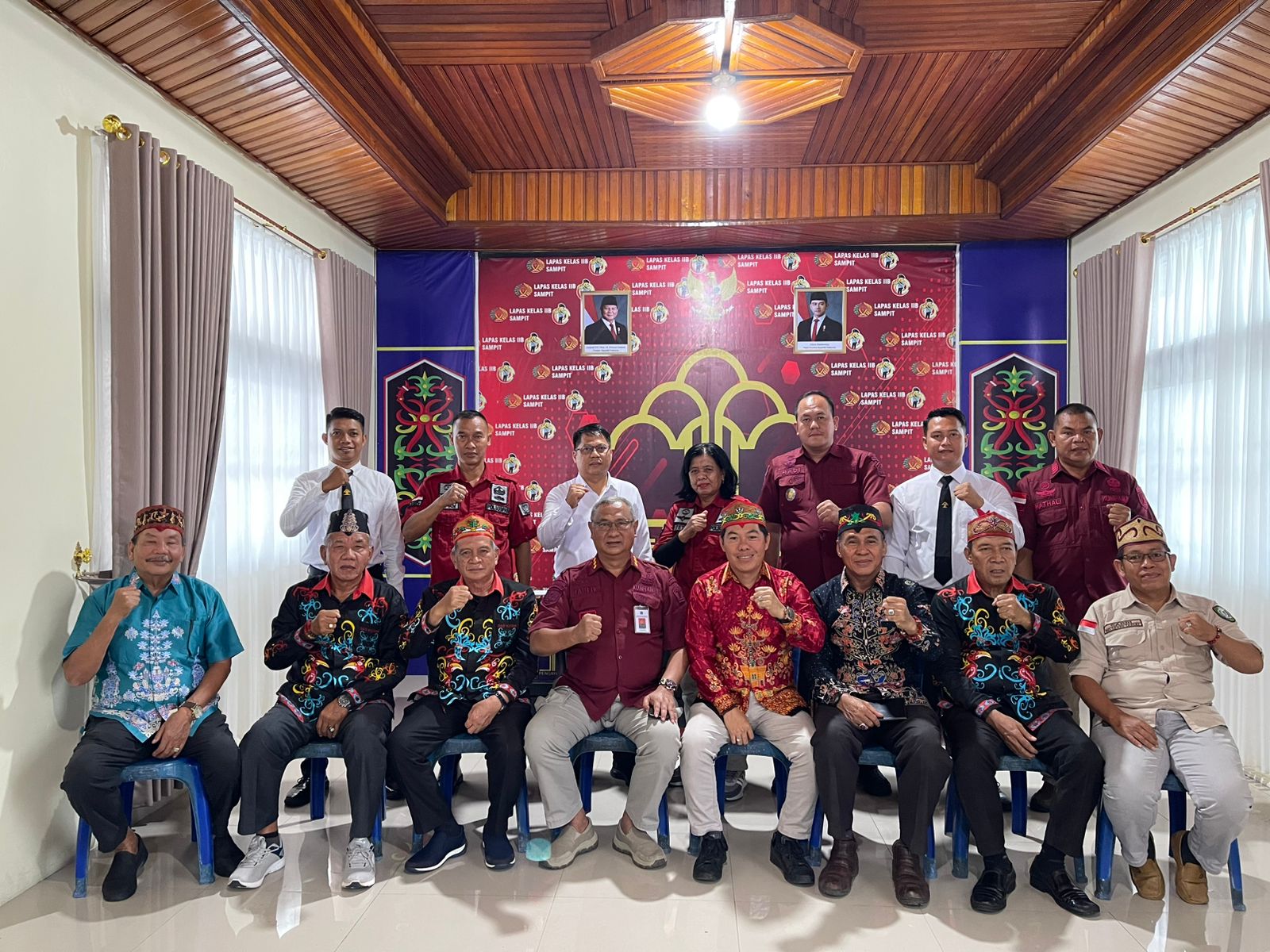 <p>Rombongan DAD Kotim saat foto bersama dengan jajaran Lapas Kelas IIB Sampit, di Aula Lapas Sampit, Kamis (23/1/2025). </p>