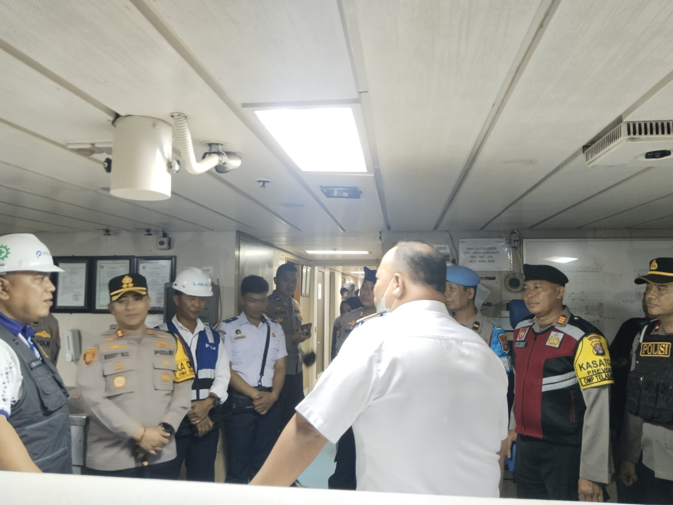 <p>Pihak KSOP dan Kapolres Kotim serta stakeholder terkait saat pengecekan keberangkatan kapal untuk momen Nataru, Senin, (23/12/2014).</p>