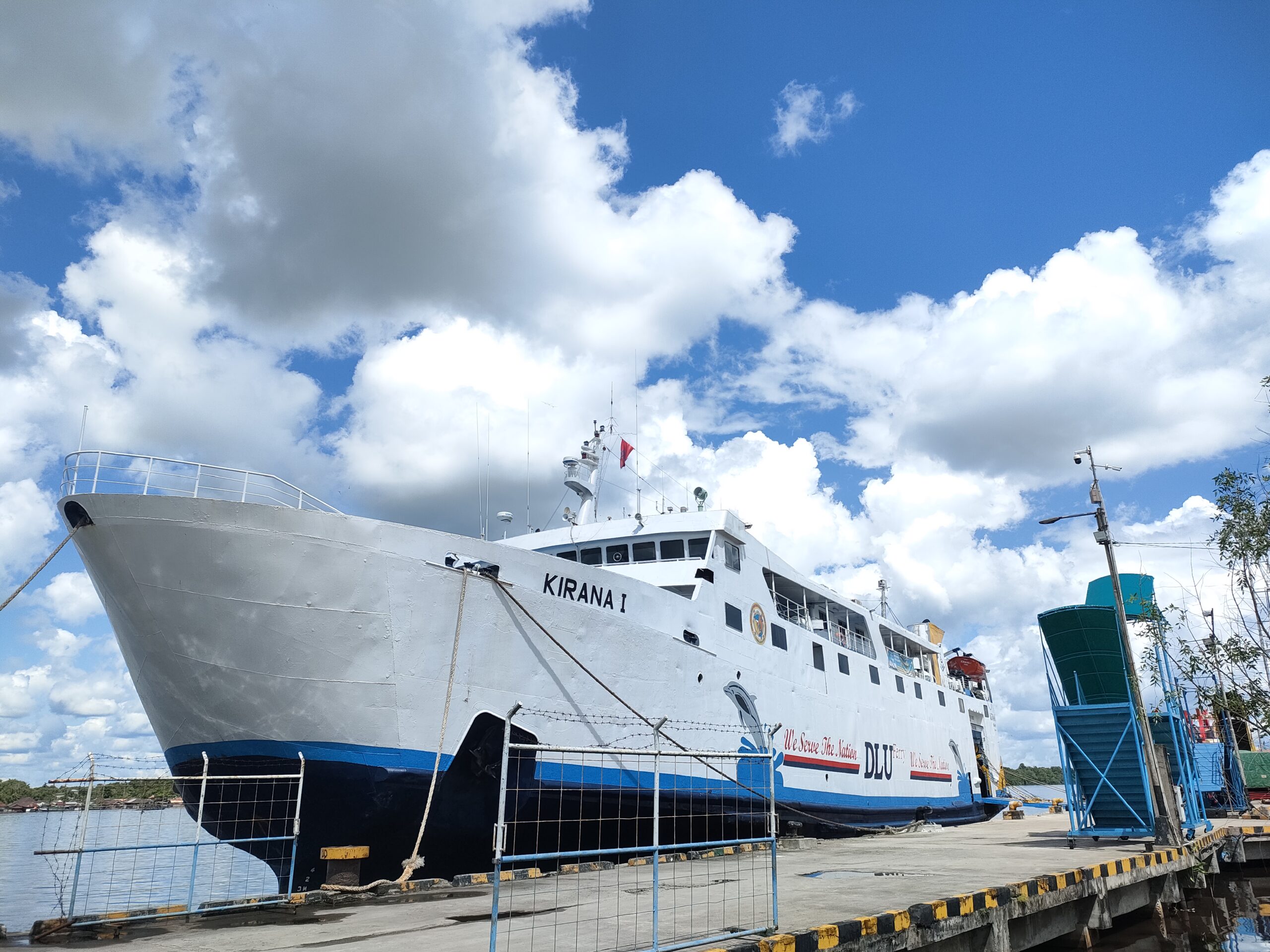 <p>Armada kapal milik PT DLU saat sandar di pelabuhan Sampit. </p>