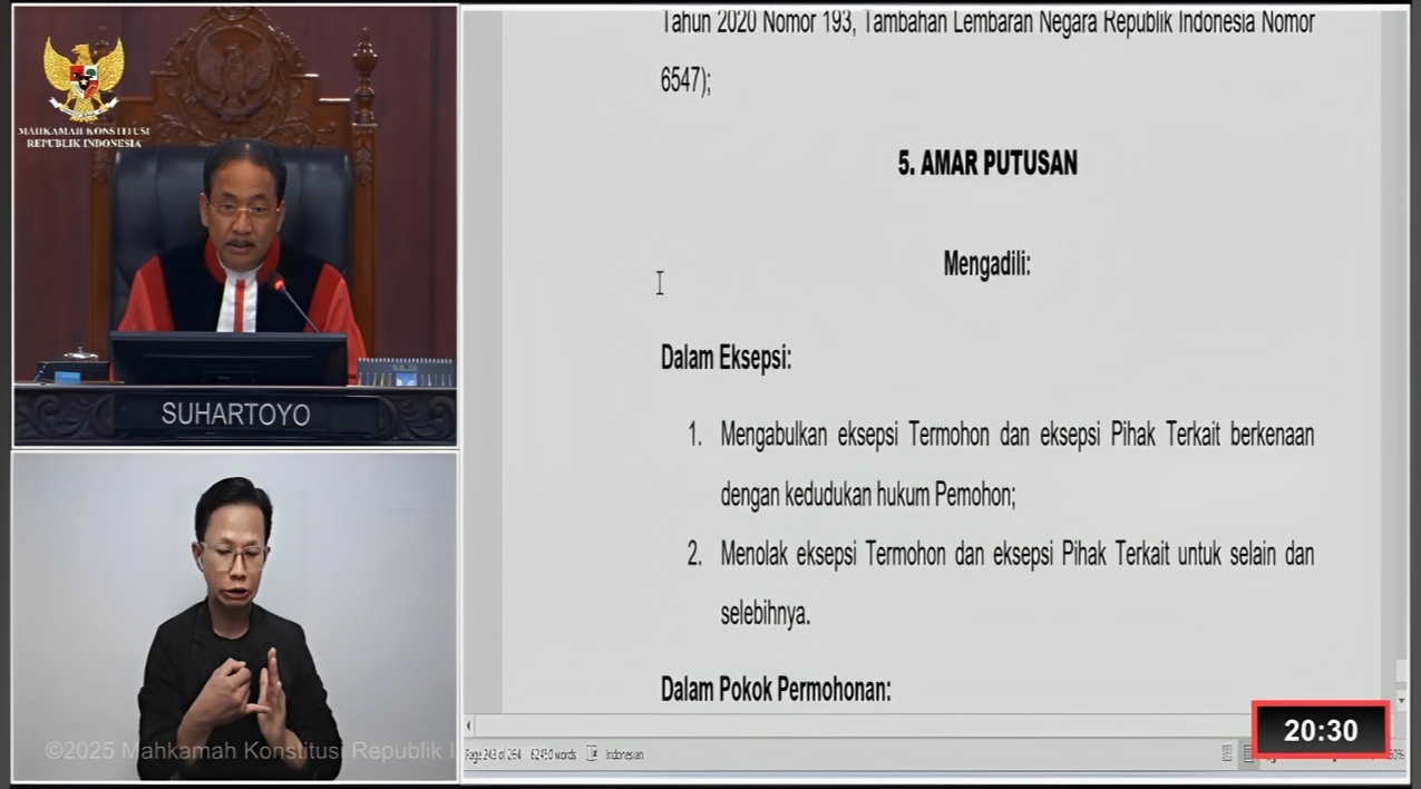 <p>Ketua MK, Suhartoyo saat membacakan putusan yang menggugurkan dalil-dalil pokok permohonan pemohon, pada Persidangan PHPU, di Jakarta, pada Selasa (4/2/2025) malam. </p>