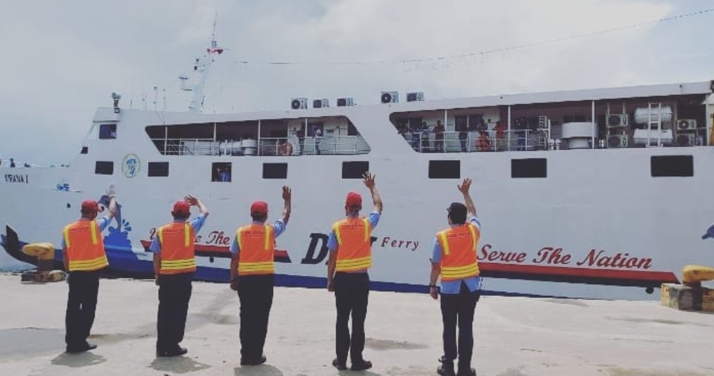 <p>Kapal PT DLU saat akan berlayar dari Pelabuhan Sampit menuju Surabaya. </p>