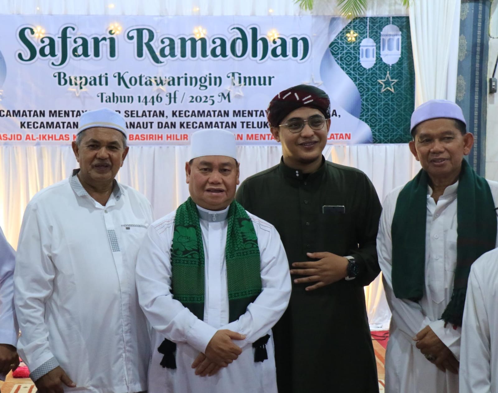 Bupati Kotim Serahkan Bantuan untuk Masyarakat Saat Safari Ramadan di Wilayah Selatan