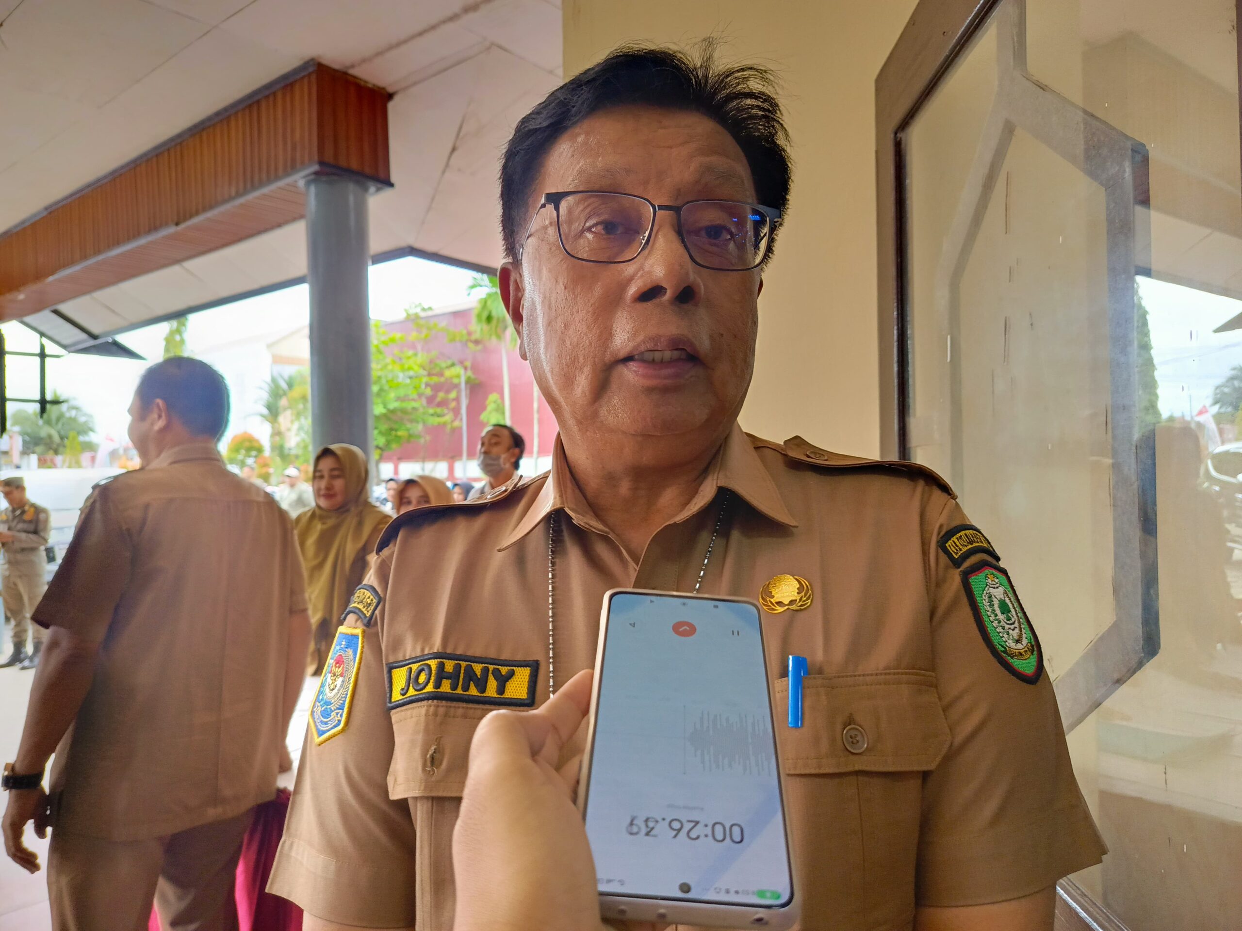 <p>Kepala Disnakertrans Kotim, Johny Tangkere</p>