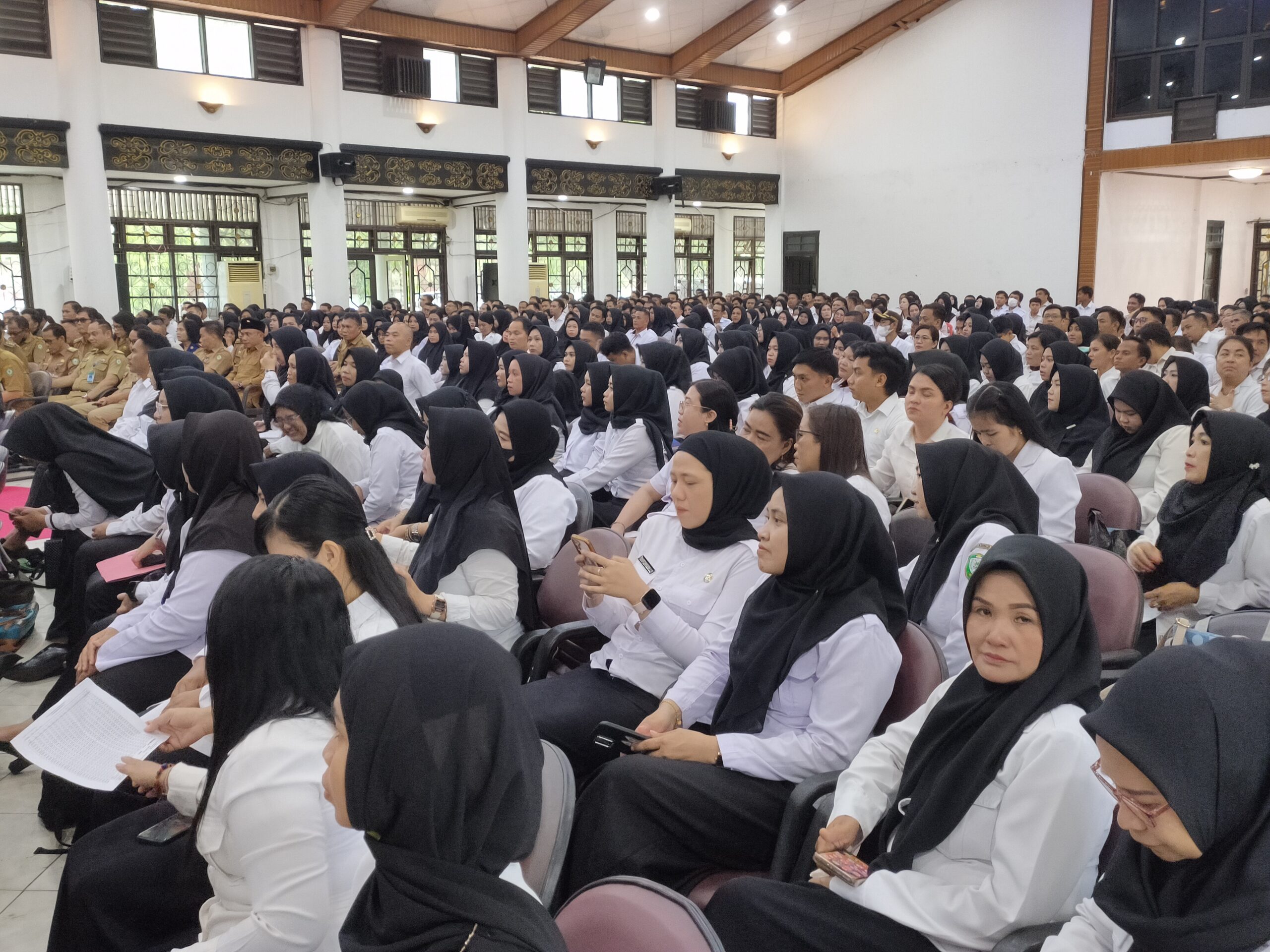 <p>Ratusan pegawai Pemkab Kotim, baik CPNS maupun PPPK yang baru-baru tadi menerima SK pengangkatan. </p>