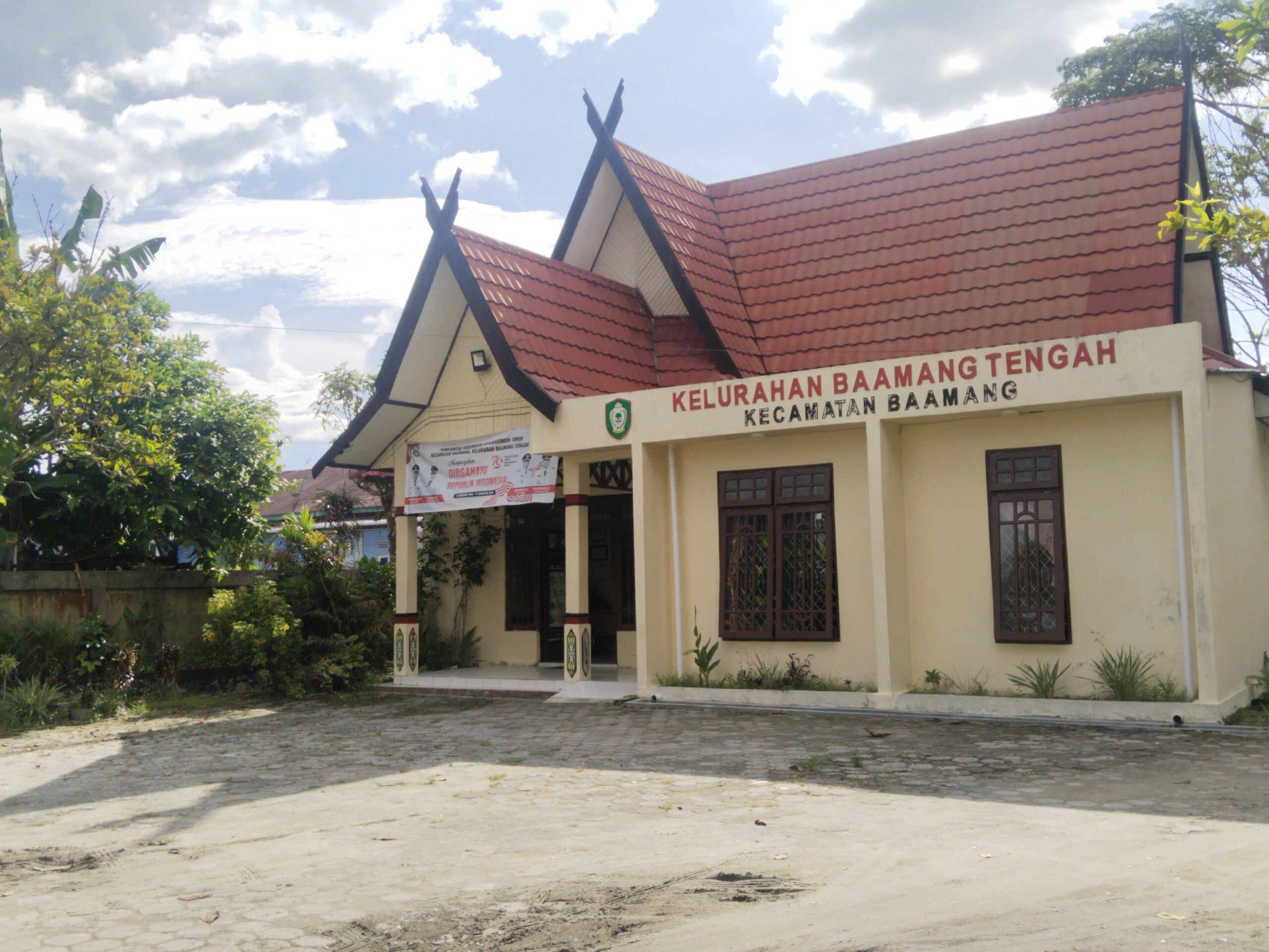 <p>Kantor Kelurahan Baamang Tengah, Kecamatan Baamang.</p>