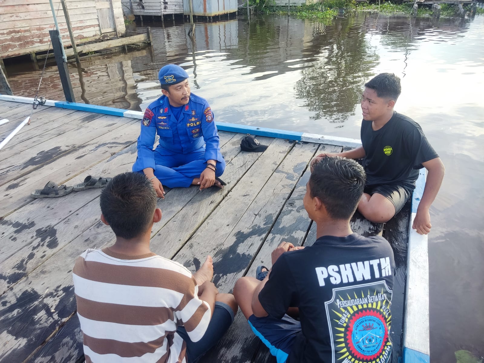 Cegah Radikalisme dan Terorisme, Ditpolairud Polda Kalteng Edukasi Pemuda di DAS Arut