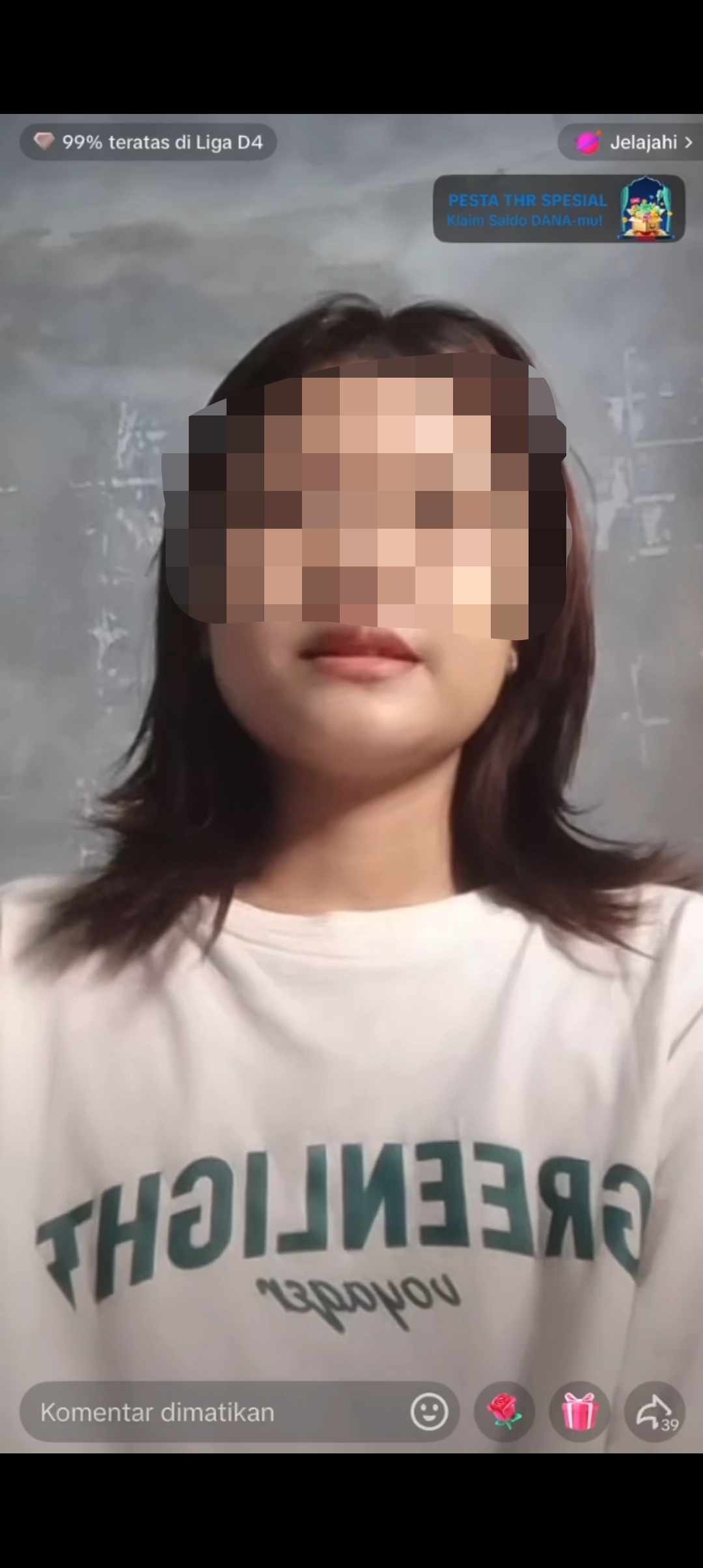 <p>Tangkap layar yang memperlihatkan pemeran vidio bugil sedang live di akun tiktok milik untuk klarifikasi. </p>