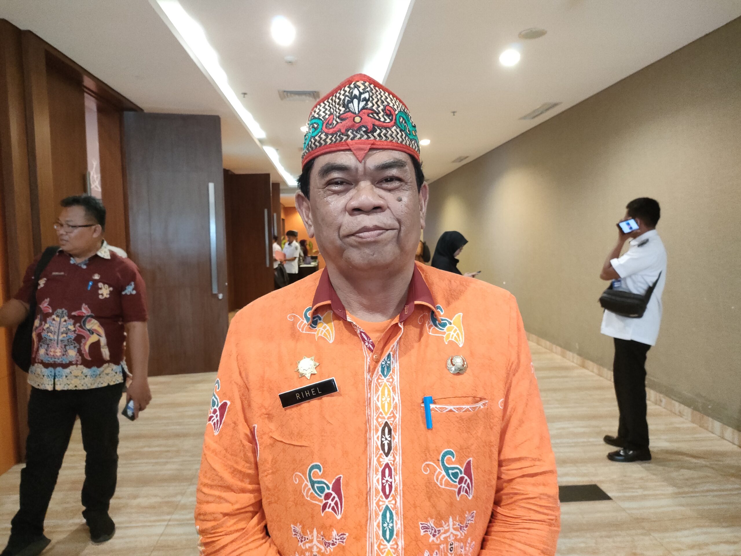 <p>Plt Kepala Kesbangpol Kotim, Ritel</p>