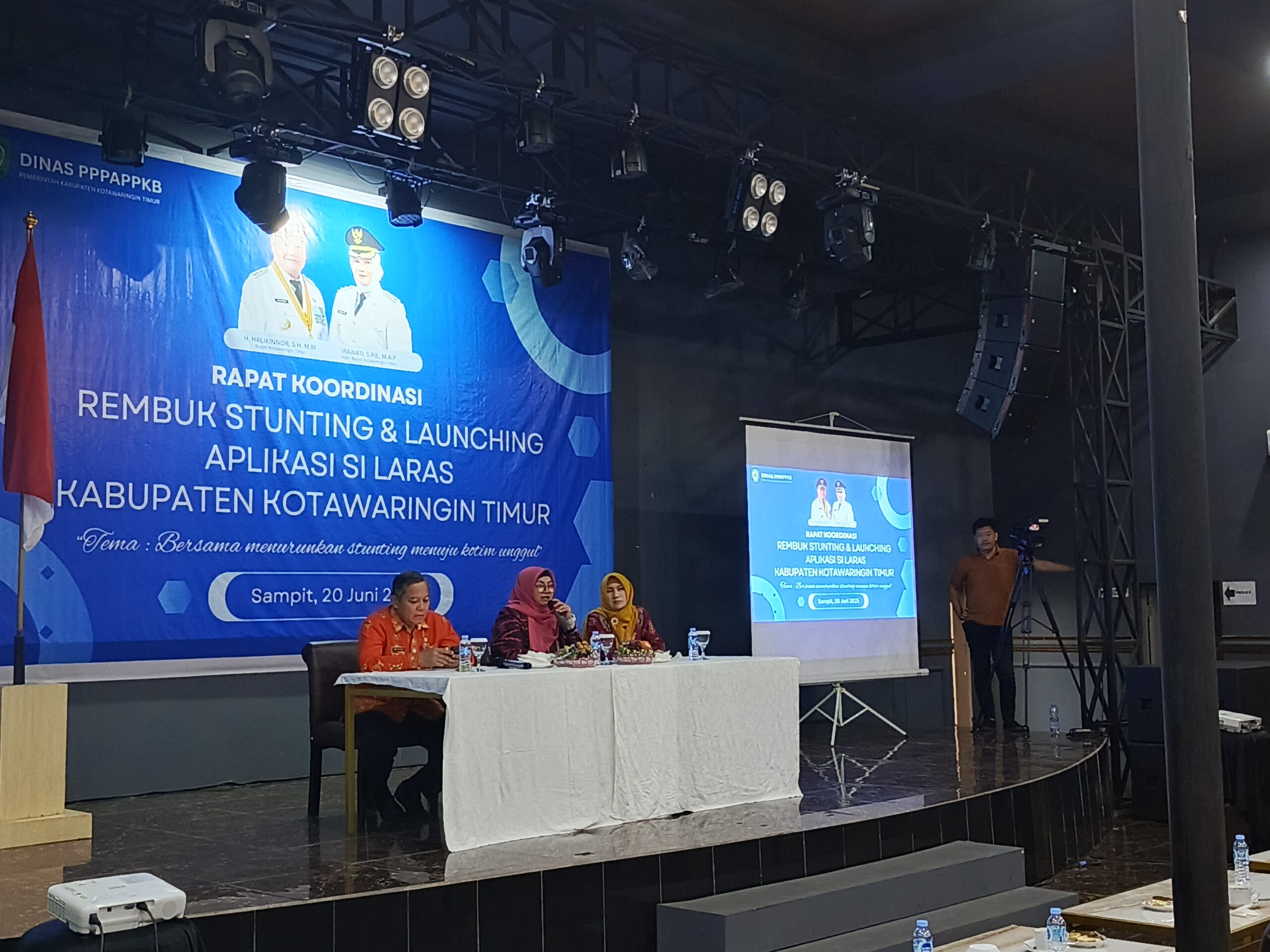 <p>Wabup Kotim, Irawati saat memimpin diskusi dalam acara rembuk stunting, di Ballroom Wella Hotel Sampit, Jumat (20/6/2025). </p>