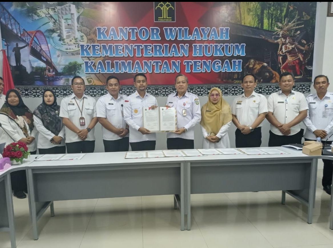 <p>Dinkes Kotim dan RSUD dr Murjani Sampit saat mengajukan Perbub ke Kemenkumham Kalteng, Rabu (25/6/2025). </p>