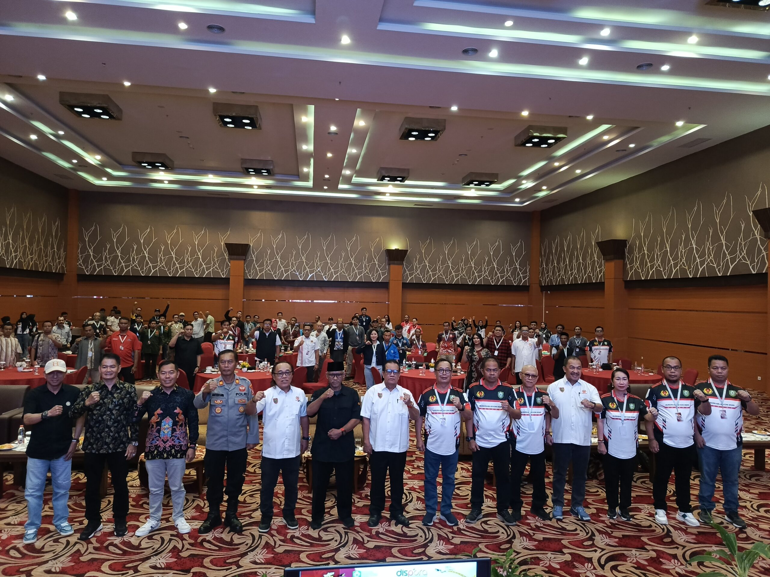 <p>Pj Sekda Kotim, Masri bersama jajaran saat foto bersama dalam pembukaan Musorkablub Ketua KONI Kotim, di Palace Ballroom Aquarius Boutique Hotel Sampit, Sabtu (12/7/2025). (Foto: Apri) </p>