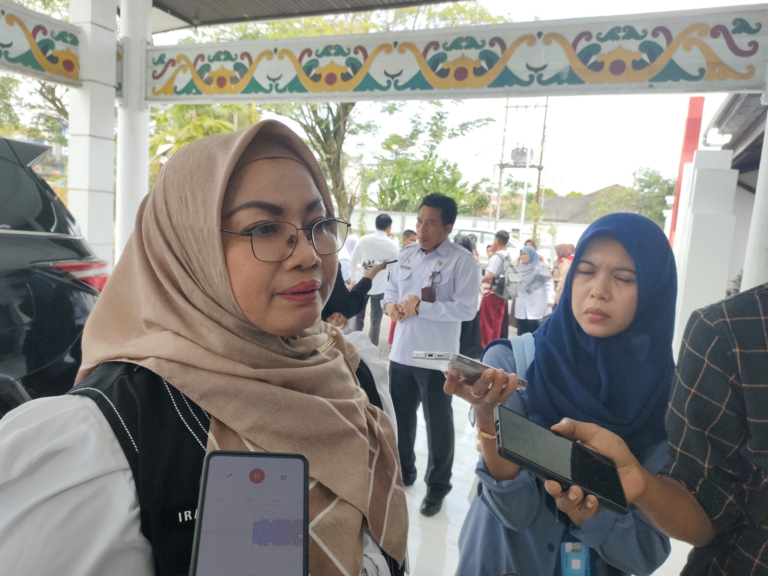 <p>Wabup Kotim, Irawati saat diwawancarai. (Dok: Apri) </p>
