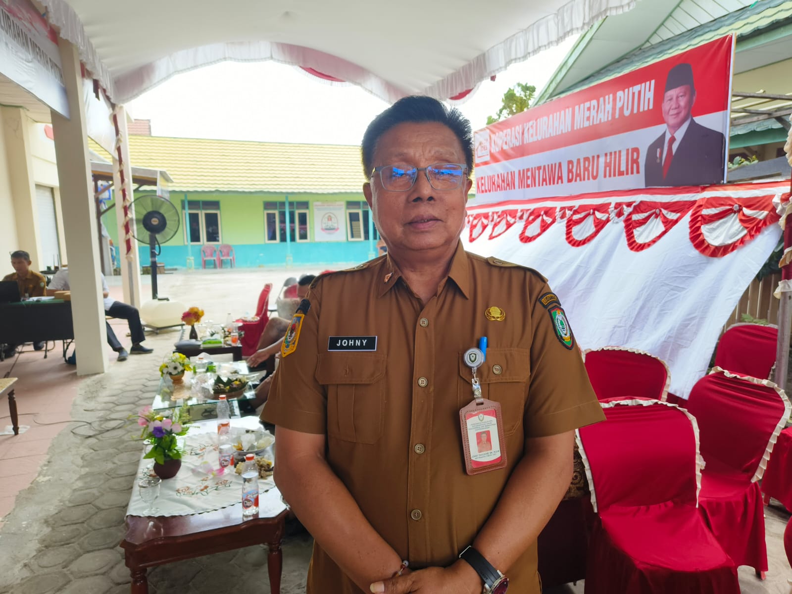 <p>Plt Kepala Dinas Koperasi, UKM, Perindustrian dan Perdagangan Kotim, Johny Tangkere. (Foto: Apri) </p>