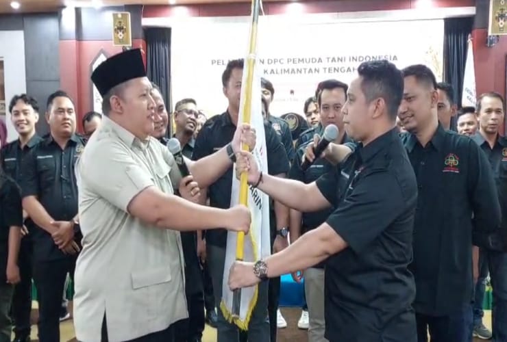 <p>Prosesi pelantikan pengurus DPC Pemuda Tani Indonesia (PTI) se Kalimantan Tengah di Palangka Raya, Senin (14/7/2025) malam. (Foto : Syaipul)</p>