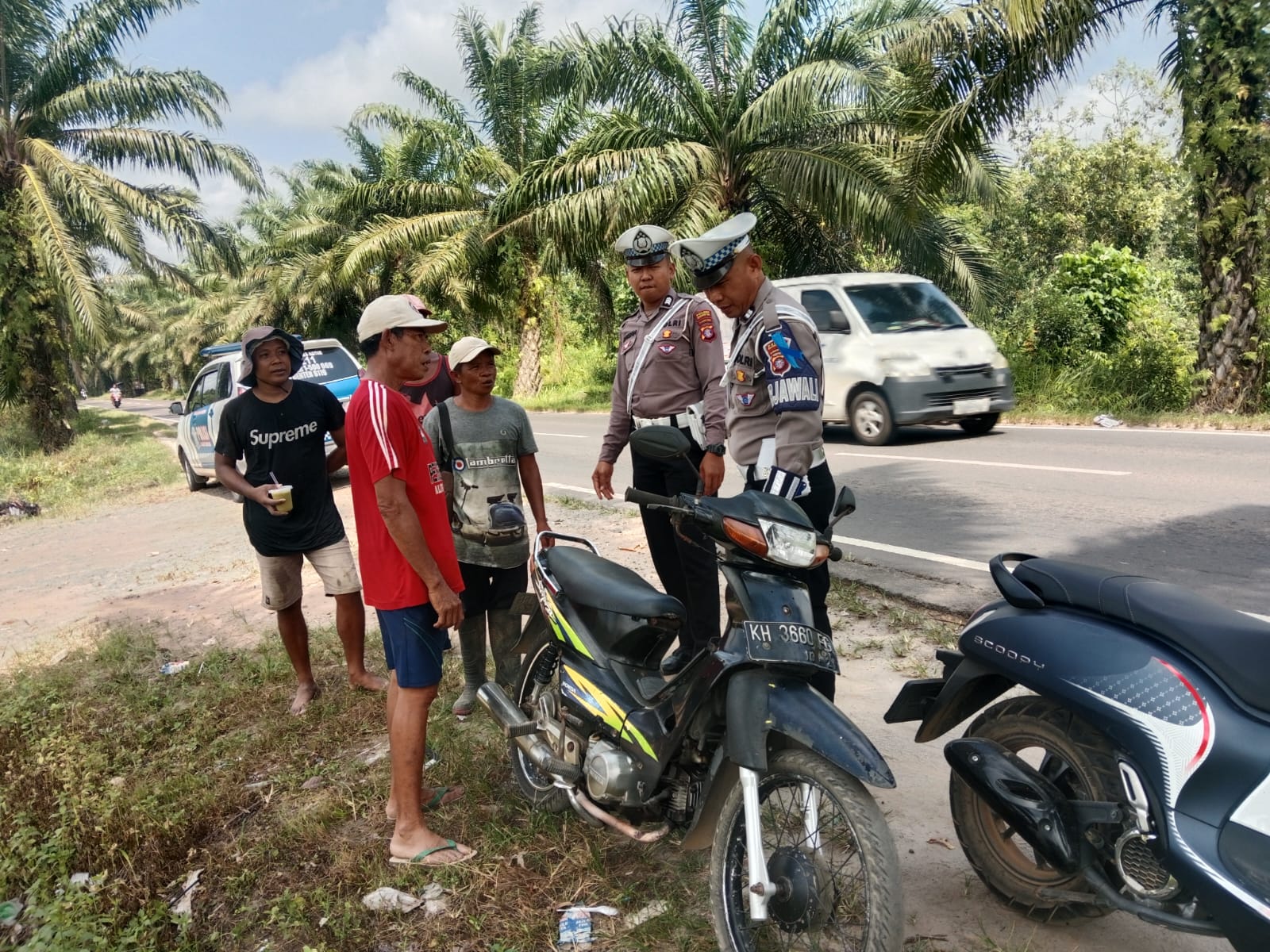 <p>Anggota Satlantas Polres Kotim saat melakukan patroli di wilayah hukumnya pada Senin (28/7/2025). (Foto: Ist) </p>