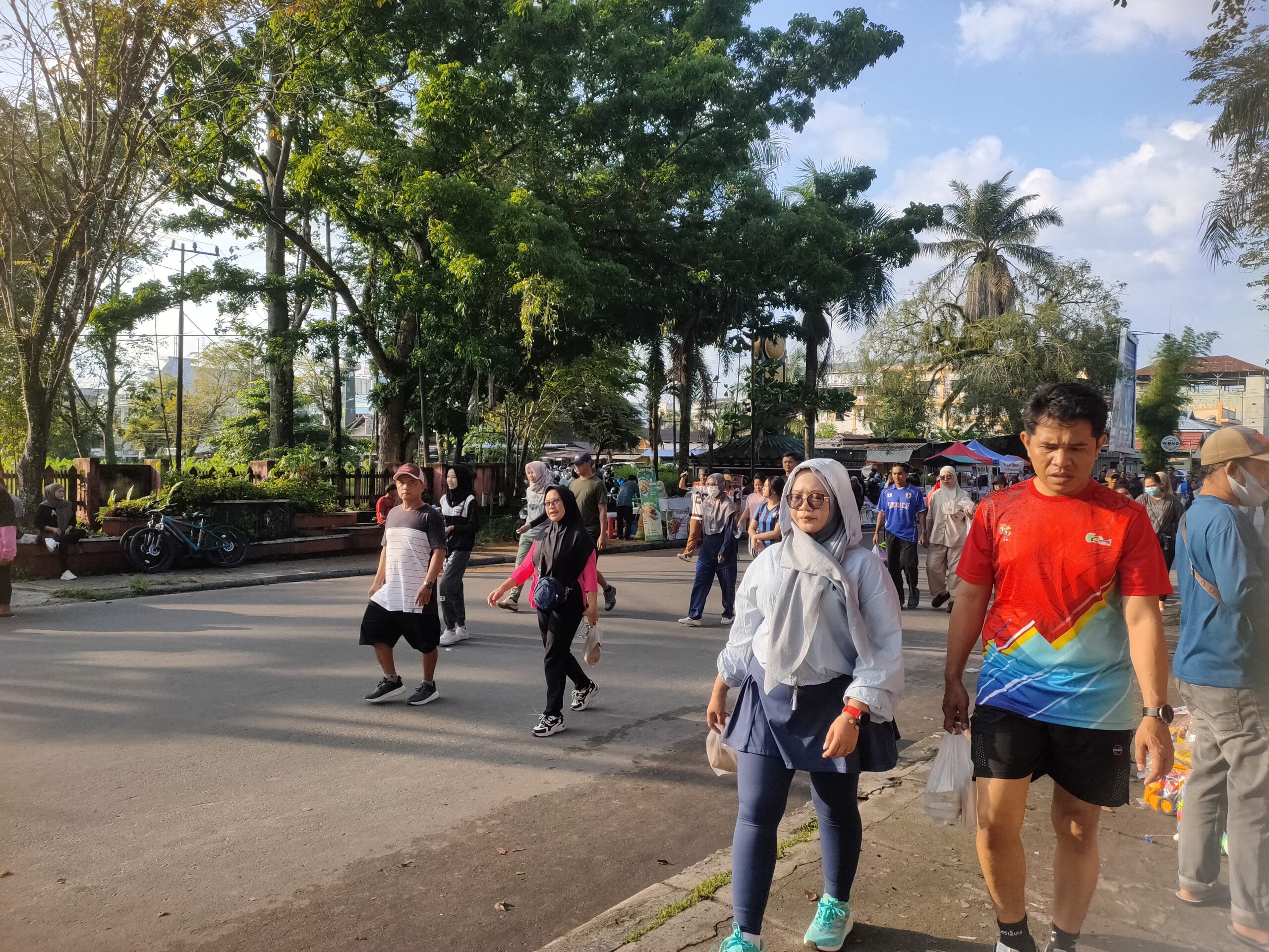 <p>Kawasan Taman Kota Sampit saat akhir pekan.</p>
<p>(Foto : Andri)</p>