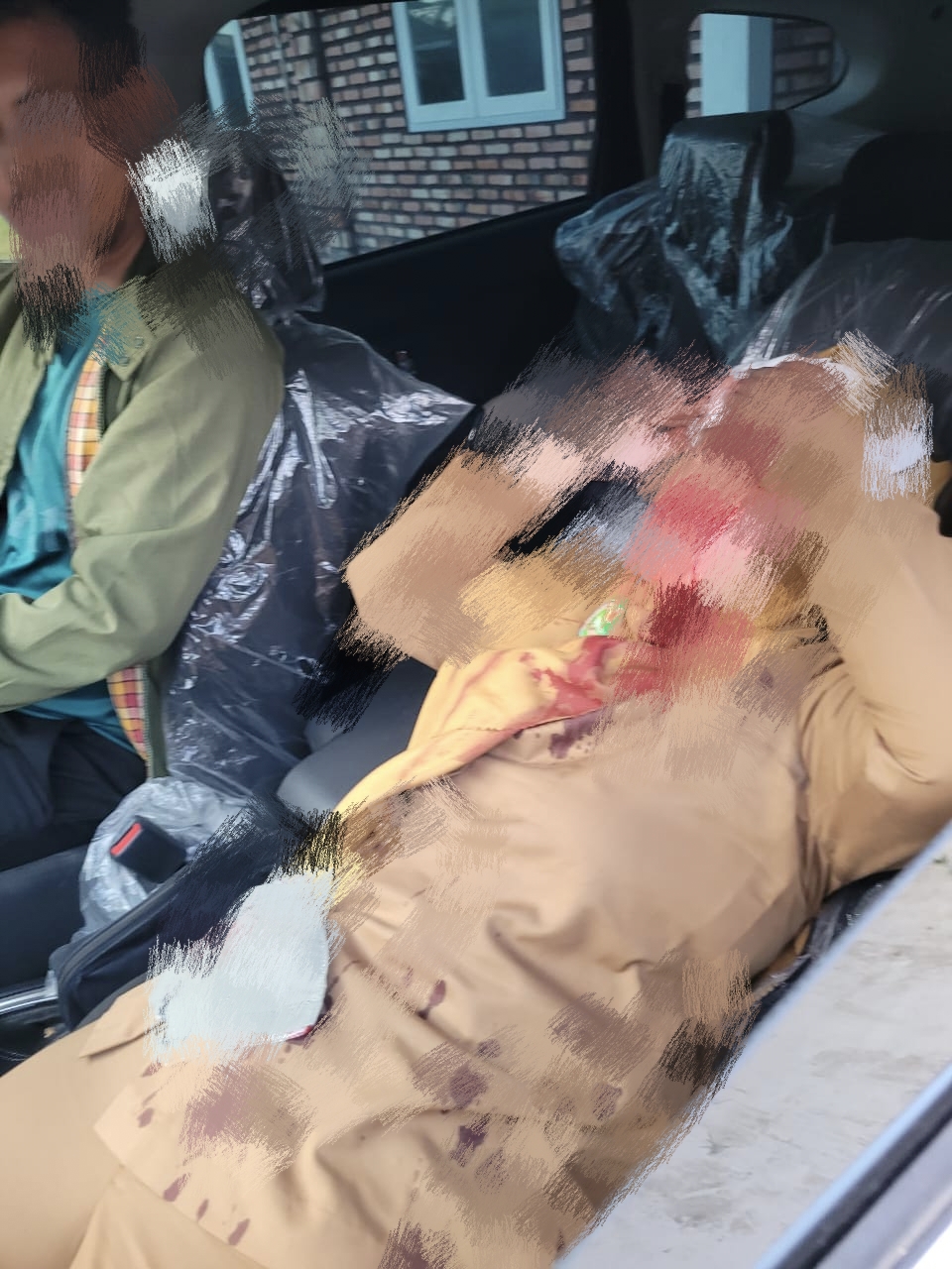 <p>Nampak seorang ASN terluka parah setelah terkena benang layang-layang yang terbentang di Jalan Jeruk I, Kelurahan Mentawa Baru Hilir, Kecamatan Mentawa Baru Ketapang, pada Selasa sore (22/7/2025). (Foto: Ist) </p>
