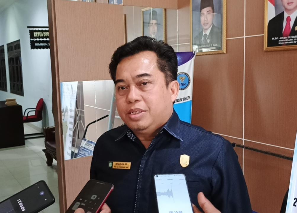 <p>Ketua DPRD Kotim, Rimbun saat diwawancarai. (Foto: Apri) </p>