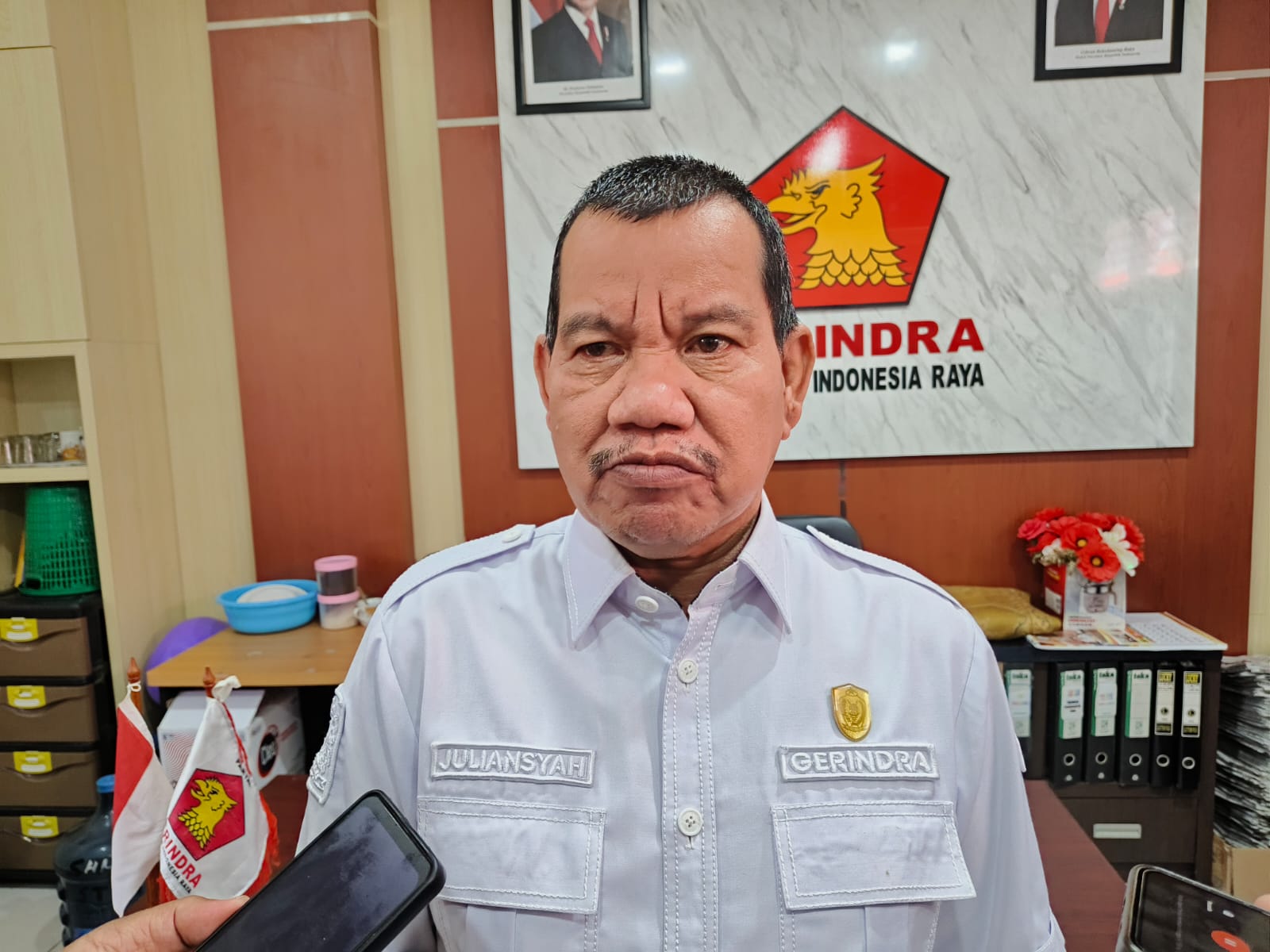 <p>Wakil Ketua I DPRD Kotim, Juliansyah saat diwawancarai. (Foto: Apri)</p>