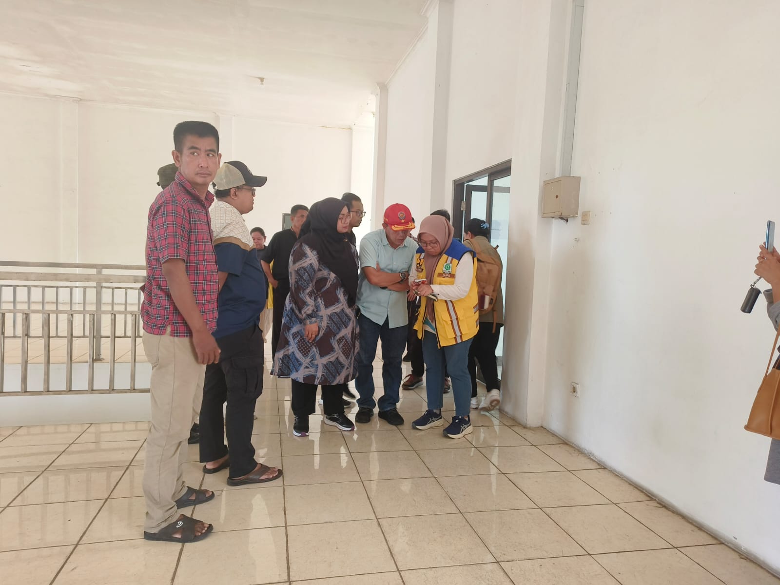 <p>Wakil Bupati Kotim, Irawati saat mengecek lokasi Sekolah Rakyat, belum lama ini. (Dok: Apri)</p>