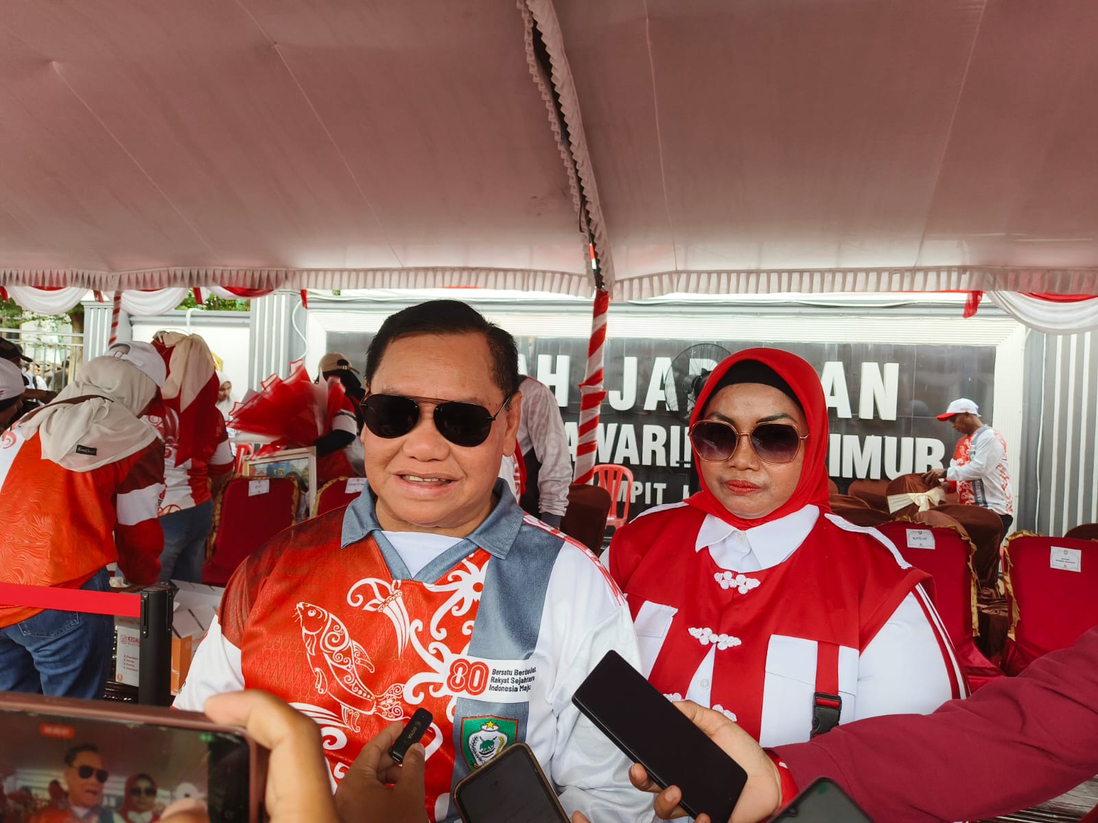 <p>Bupati Kotim, Halikinnor didampingi Wakil Bupati Kotim, Irawati saat diwawancarai, Rabu (2/9/2025). (Foto: Apri) </p>