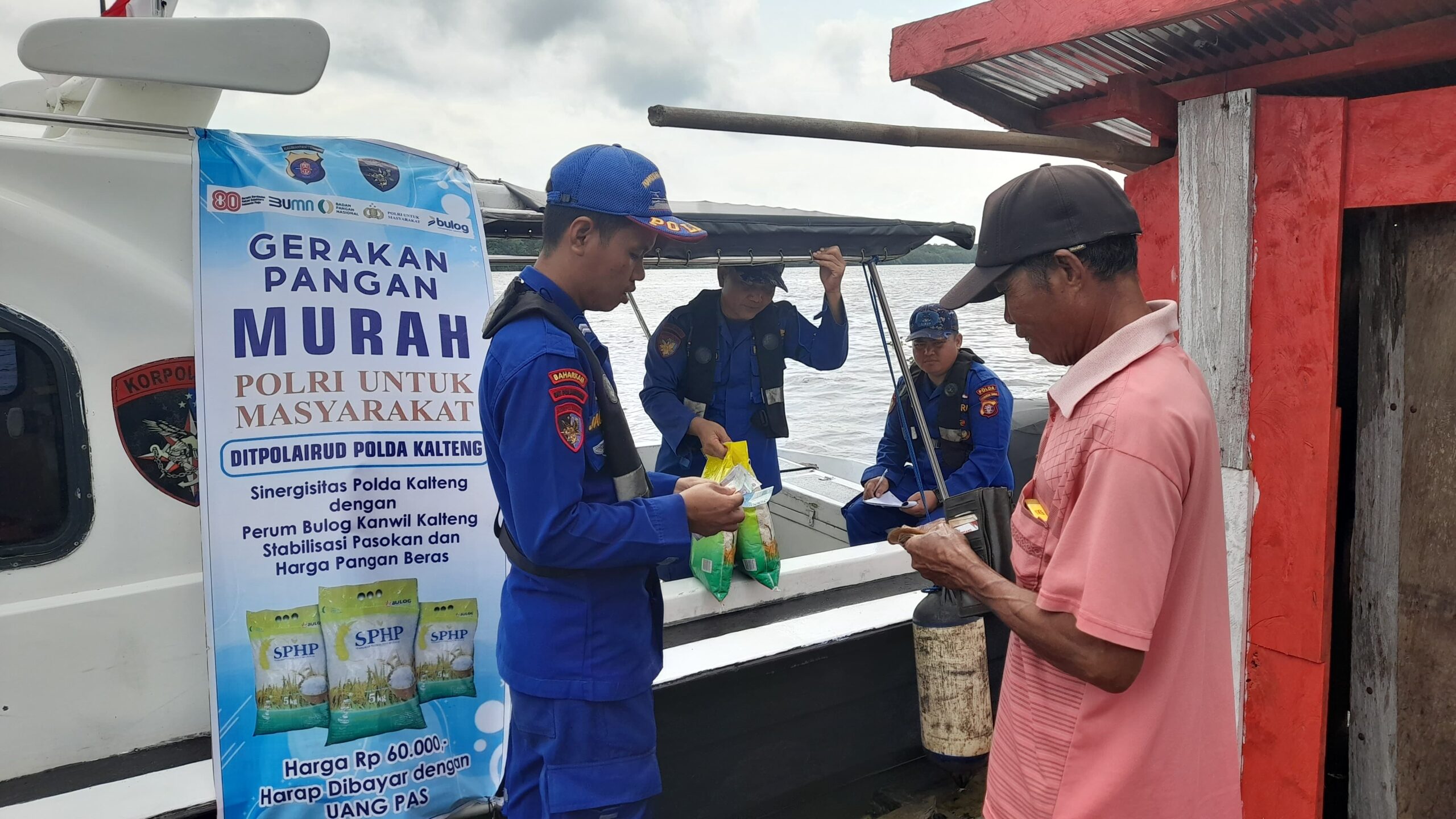 Ditpolairud Polda Kalteng Gelar Gerakan Pangan Murah di Desa Binaan