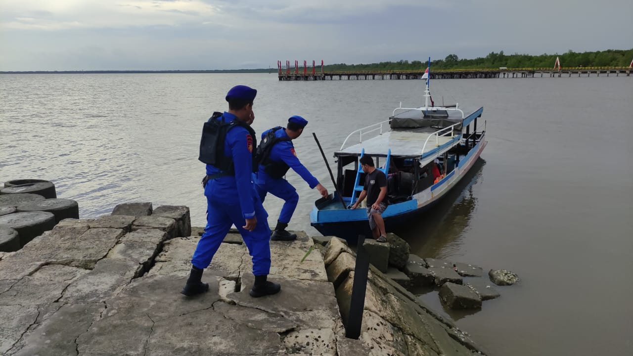 Ditpolairud Polda Kalteng Gelar Patroli Pengamanan di Objek Wisata Pantai Kubu