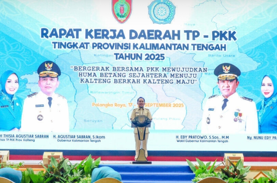 <p>Gubernur Kalteng, Agustiar Sabran memberikan sambutan saat membuka kegiatan Rakerda TP-PKK Tingkat Provinsi Kalteng di Aula Jayang Tingang, Kantor Gubernur, Kamis (18/9/2025). (Foto : Rm)</p>