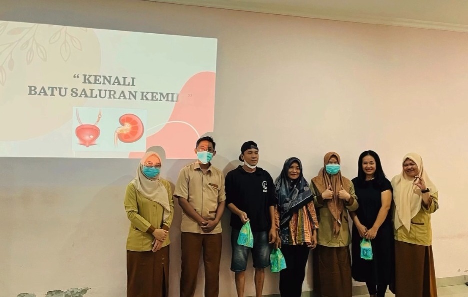 <p>Petugas RSUD dr Murjani Sampit saat memberikan penyuluhan terkait Baru Saluran Kemih, belum lama ini. (Foto: Ist) </p>