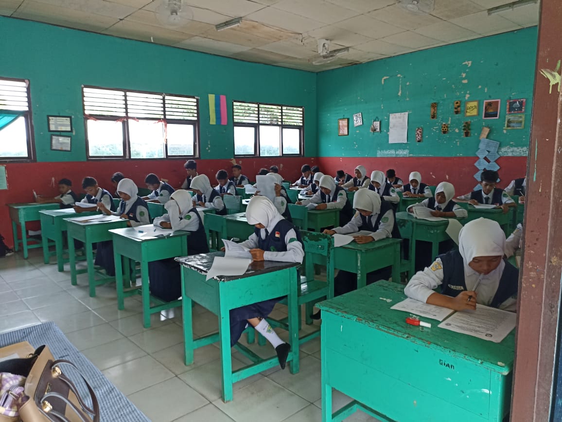 <p>Suasana belajar di salah satu satuan pendidikan di Kabupaten Kotim belum lama ini. (Foto: Apri)</p>