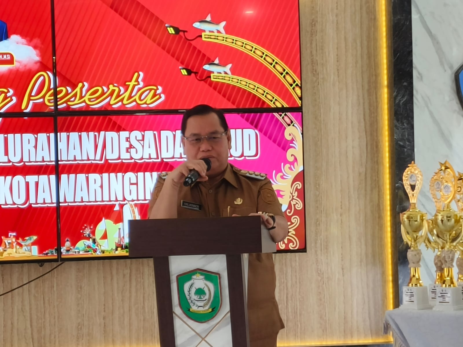 <p>Bupati Kotim, Halikinnor saat menyampaikan pidatonya pada giat kerjanya, belum lama ini. (Dok: Apri) </p>
