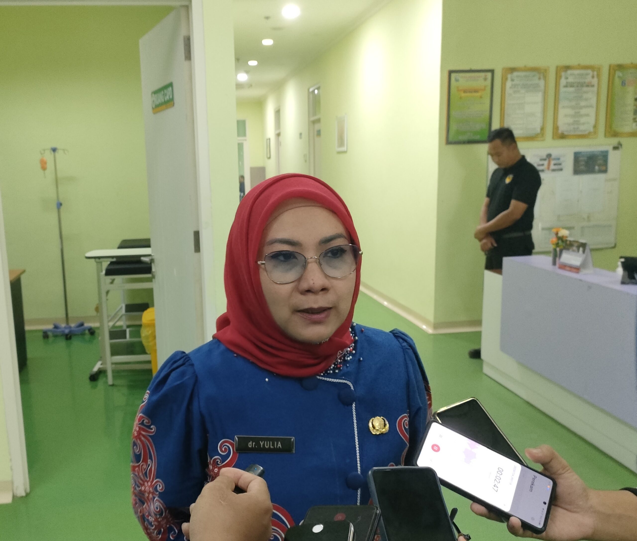 <p>Plt Direktur RSUD dr Murjani Sampit, dr Yulia Nofiany saat diwawancarai, belum lama ini. (Dok: Apri) </p>