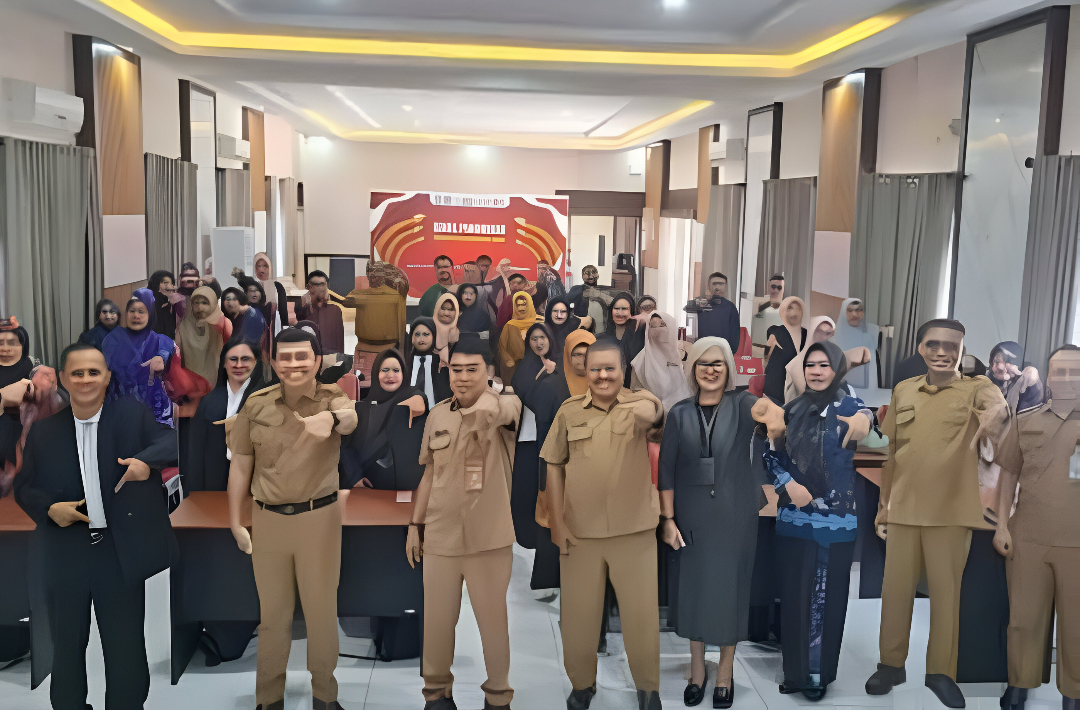 <p>Kadisdik Kotim, Muhammad Irfansyah bersama Kabid GPT usai gelar perlombaan guru dan kepsek berprestasi, beberapa waktu lalu. (Foto: Ist)</p>