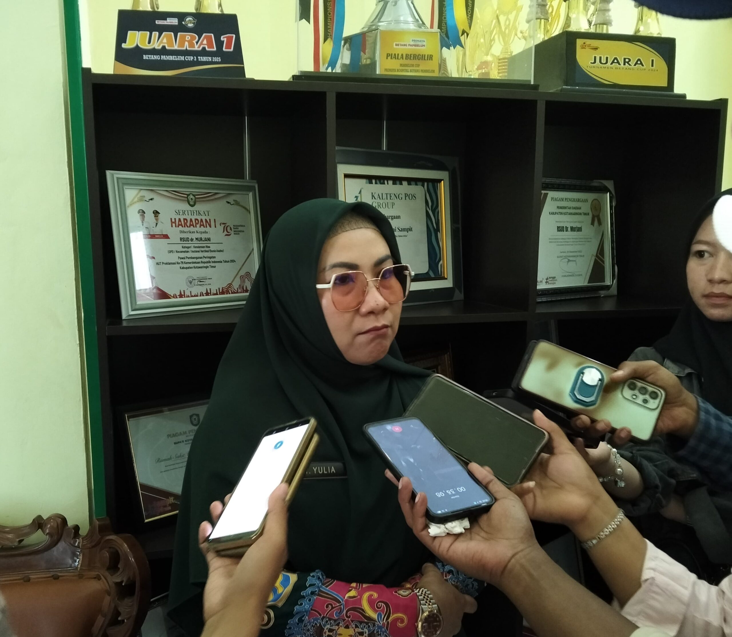 <p>Plt Direktur RSUD dr Murjani Sampit, dr Yulia Nofiany saat diwawancarai, belum lama ini. (Foto: Apri) </p>