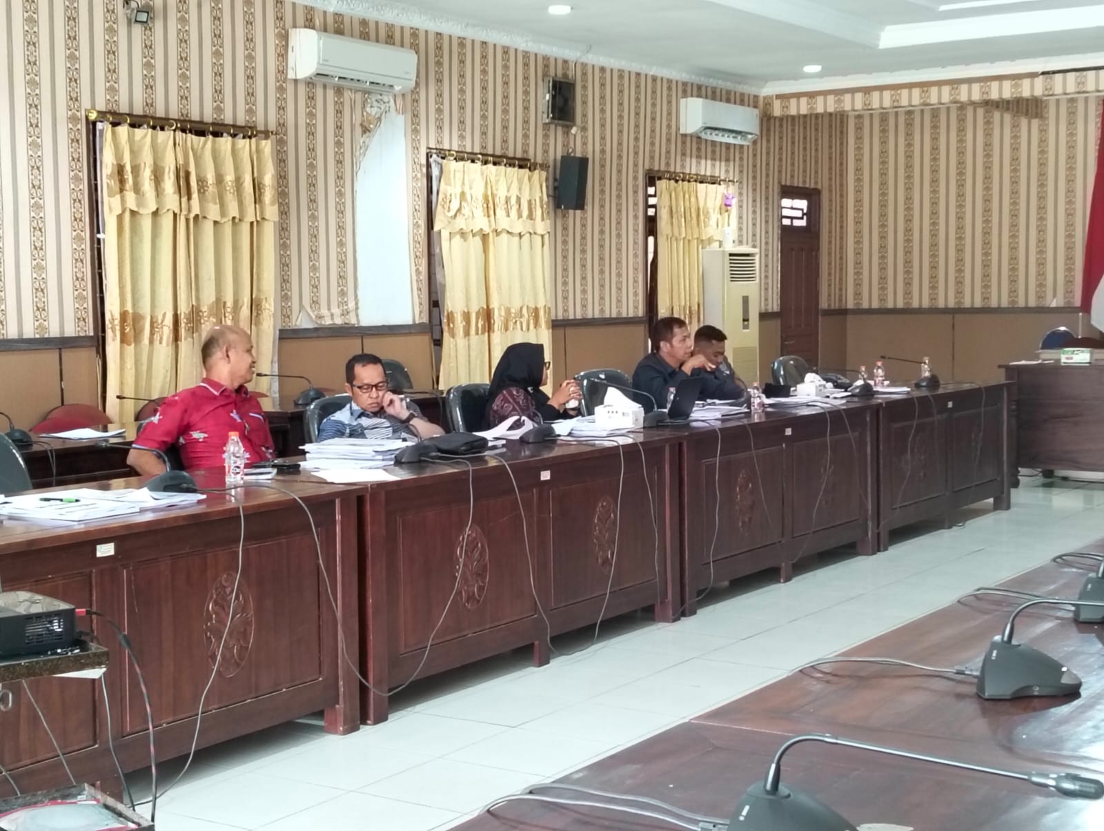 <p>Komisi III DPRD Kotim saat rapat pembahasan RAPBD 2026 bersama Disdik Kotim, pada Selasa (21/10/2025) sore. </p>