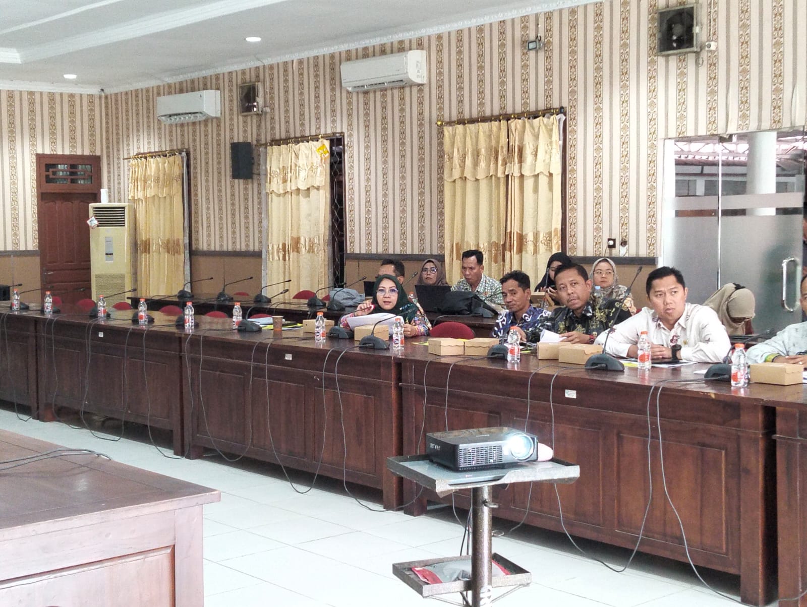 <p>Susana rapat RAPBD 2026 RSUD dr Murjani Sampit dengan Komisi III DPRD Kotim, Kamis (23/10/2025). (Foto: Apri)</p>