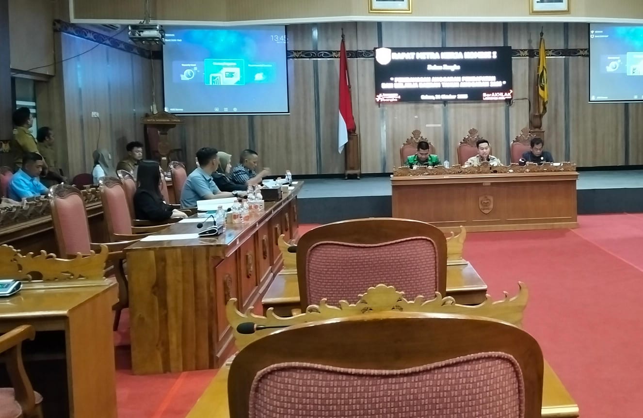 <p>Suasana Pembahasan RAPBD 2026 antara Komisi I bersama Kesbangpol Kotim, Selasa, (21/10/2025). (Foto: Apri)</p>