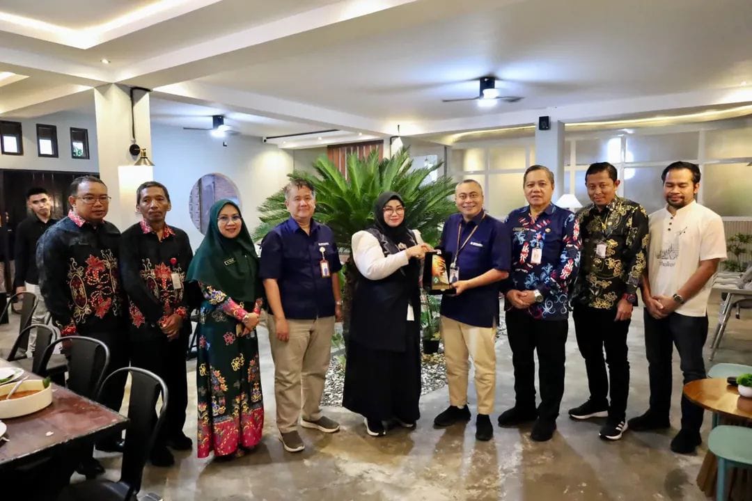 <p>Wakil Bupati Kotim, Irawati, saat menerima kunjungan BPJS Kesehatan Divisi Regional VIII, pada Kamis (23/10/2025). (Foto: Ist)</p>