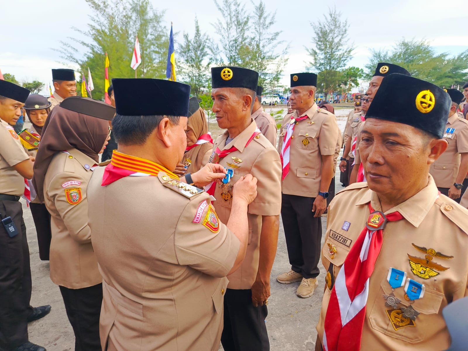 <p>Bupati Kotim, Halikinnor membuka kemah besar Pramuka di Pantai Ujung Pandaran, pada Sabtu (25/10/2025) sore. (Foto: Ist)</p>