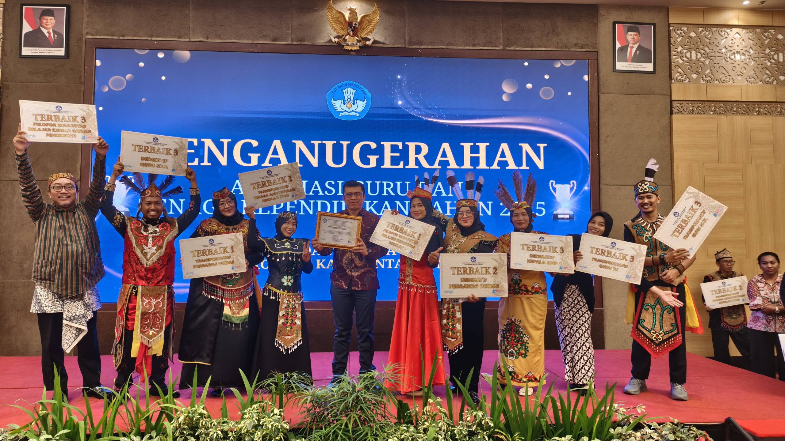 <p>Guru dan tenaga kependidikan Kotim raih penghargaan di tingkat Provinsi Kalteng. (Foto: Ist)</p>