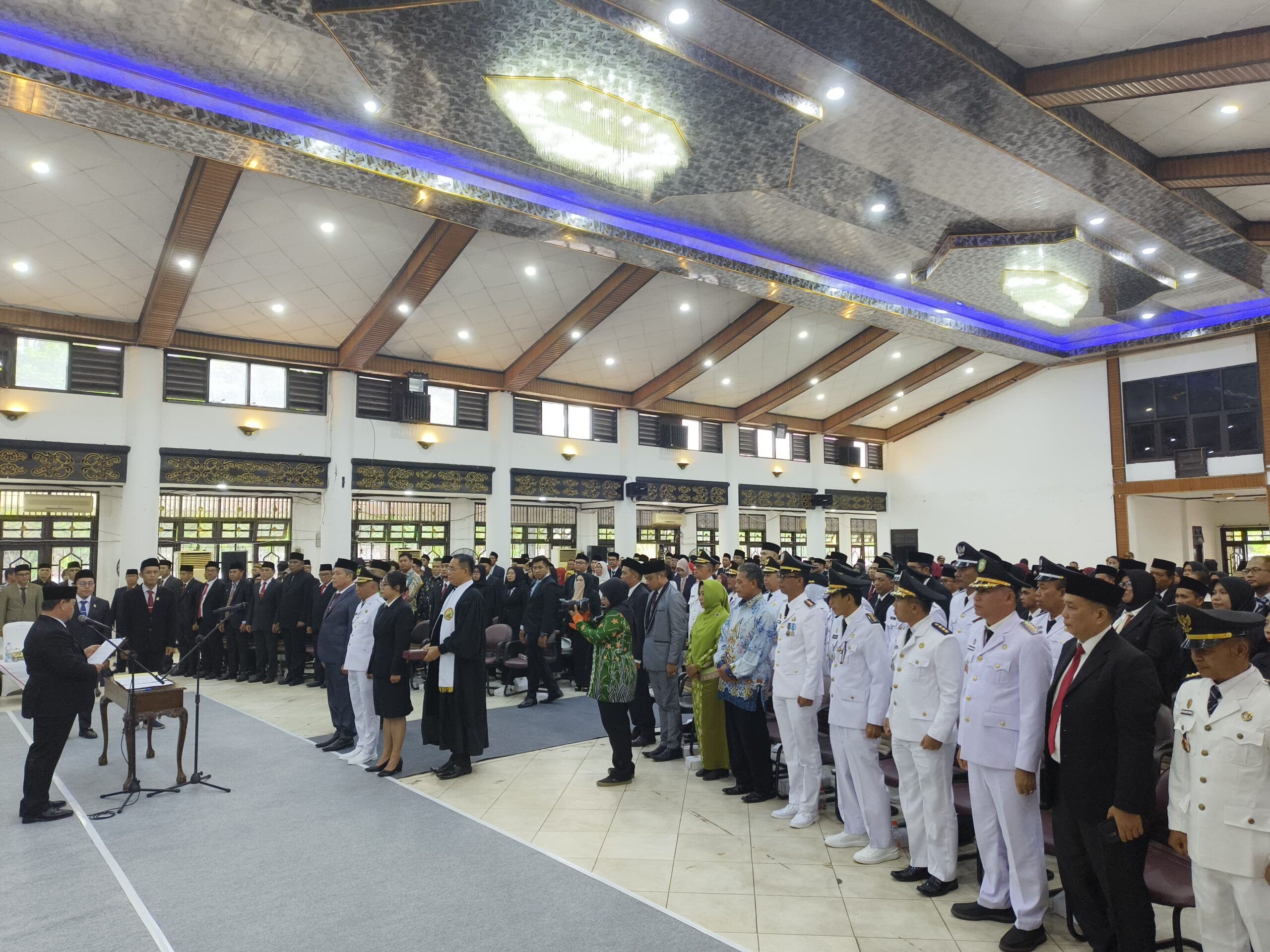 <p>Pelantikan pejabat di lingkungan Pemkab Kotim, di Gedung Serbaguna Sampit, Jumat (31/10/2025). (Foto: Apri)</p>