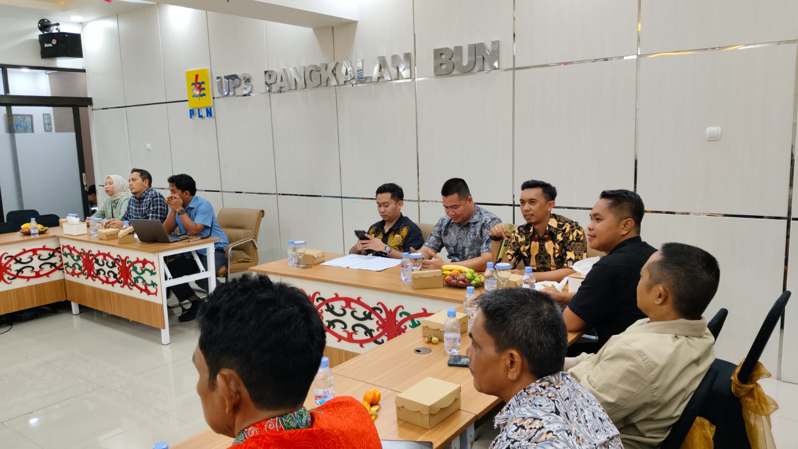 <p>Kunjungan kerja Komisi I DPRD Kotim ke PLN UP3 Pangkalan Bun, Kabupaten Kotawaringin Barat, pada Jumat (31/10/2025). (Foto: Ist)</p>