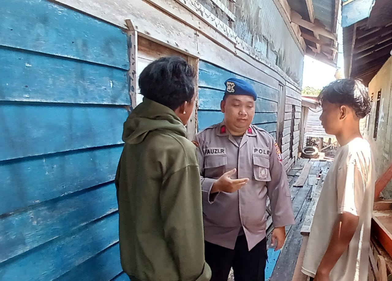Ditpolairud Polda Kalteng Ajak Warga Pegatan Hilir Jaga Kebersihan DAS Katingan