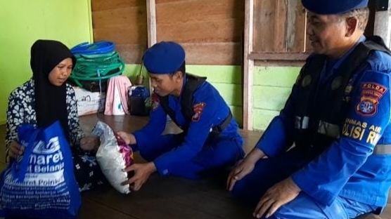 Wujud Kepedulian, Ditpolairud Polda Kalteng Salurkan Bantuan Sembako ke Kampung Terawan