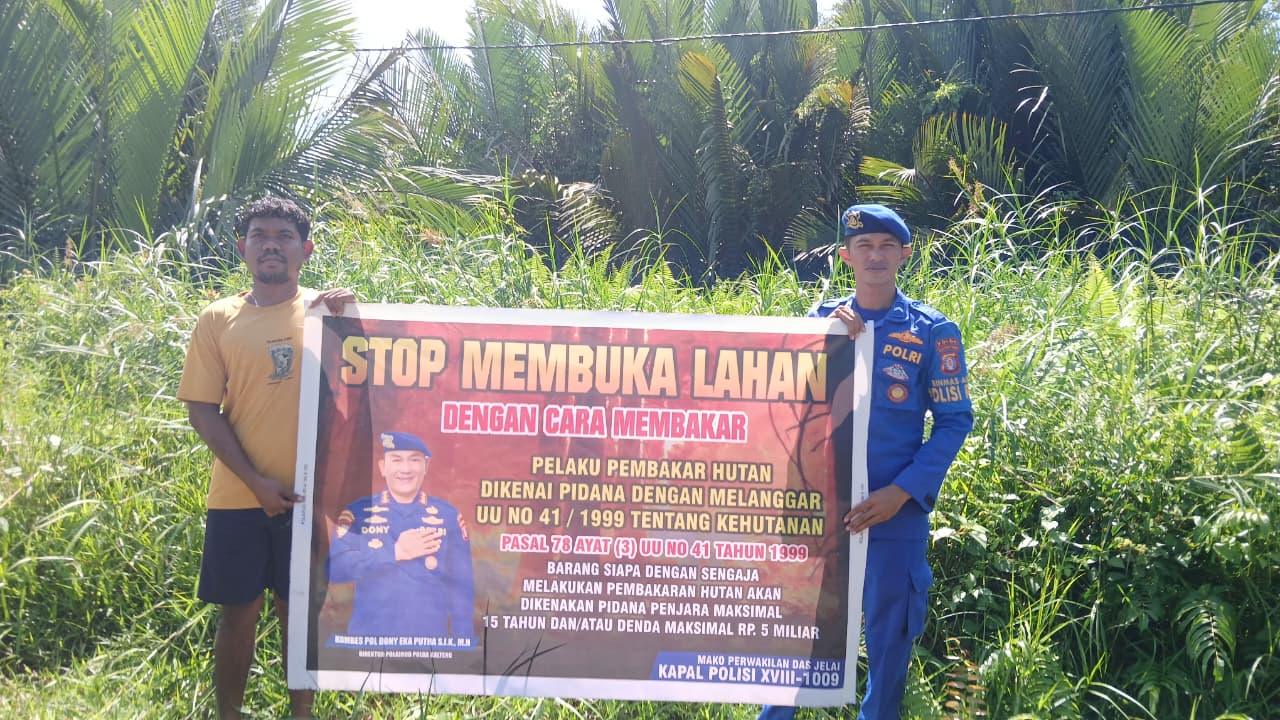 Stop Pembakaran Hutan dan Lahan, Personel Ditpolairud Sosialisasikan Maklumat Kapolda Kalteng di Desa Kuala Jelai