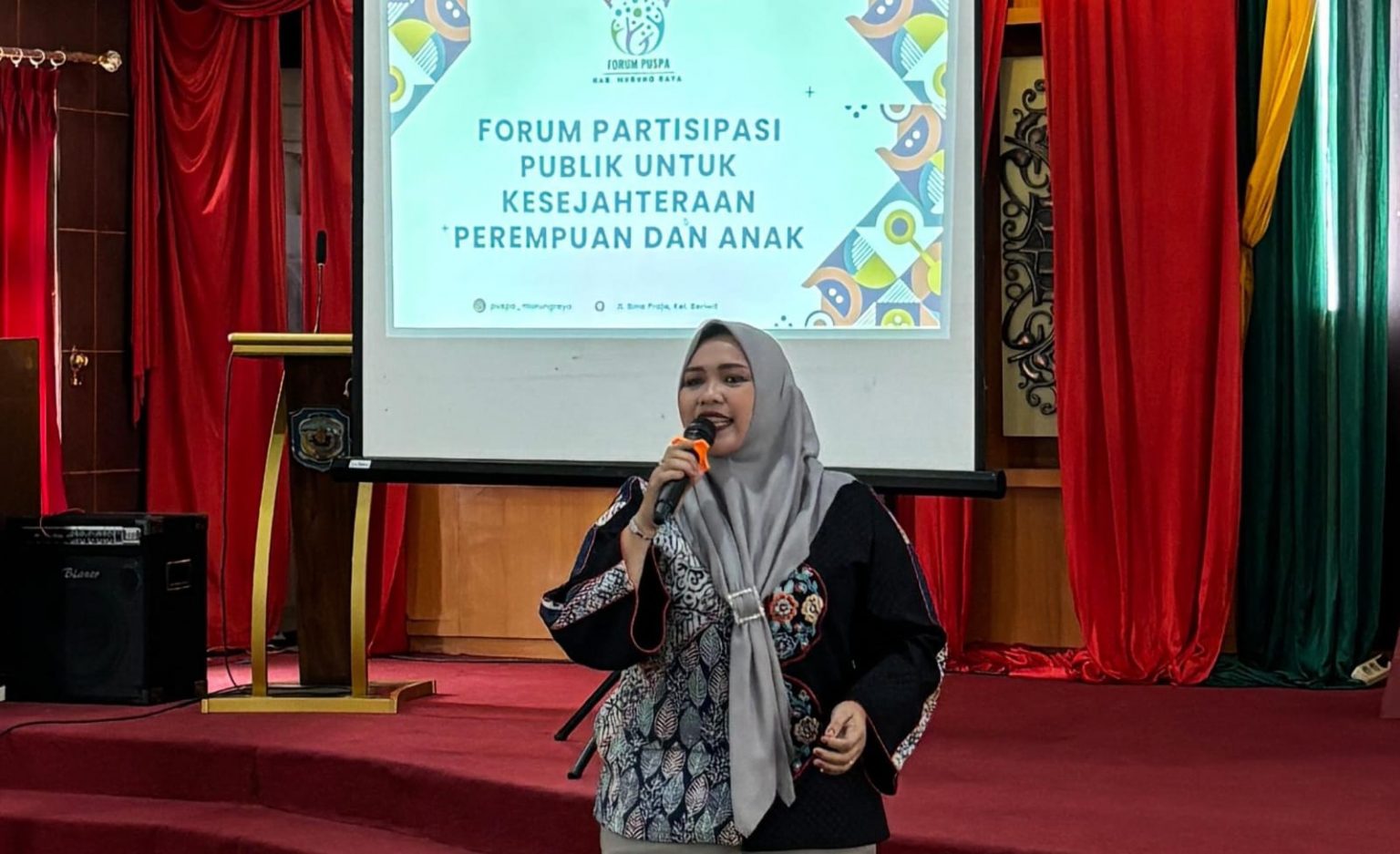 <p>Ketua Forum PUSPA Mura Dina Maulidah di Aula Dewan Adat Dayak (DAD), Sabtu (9/8/2025).</p>