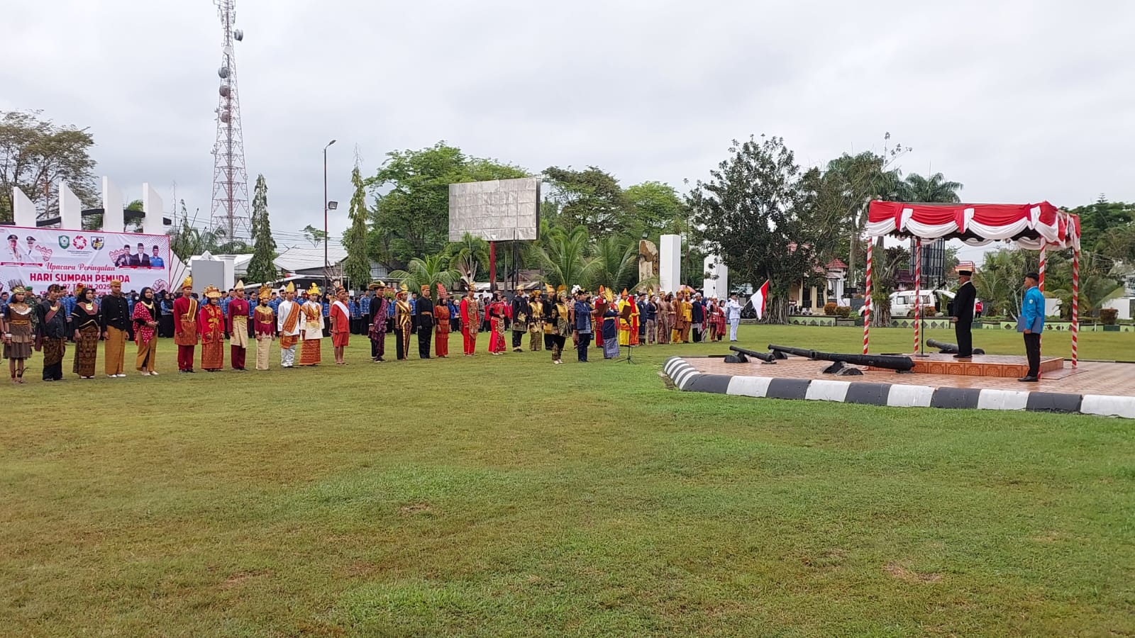<p>Upacara peringatan Hari Sumpah Pemuda ke-97 di halaman Kantor Bupati Kotim, Selasa (28/10/2025). (Foto : Andri)</p>
