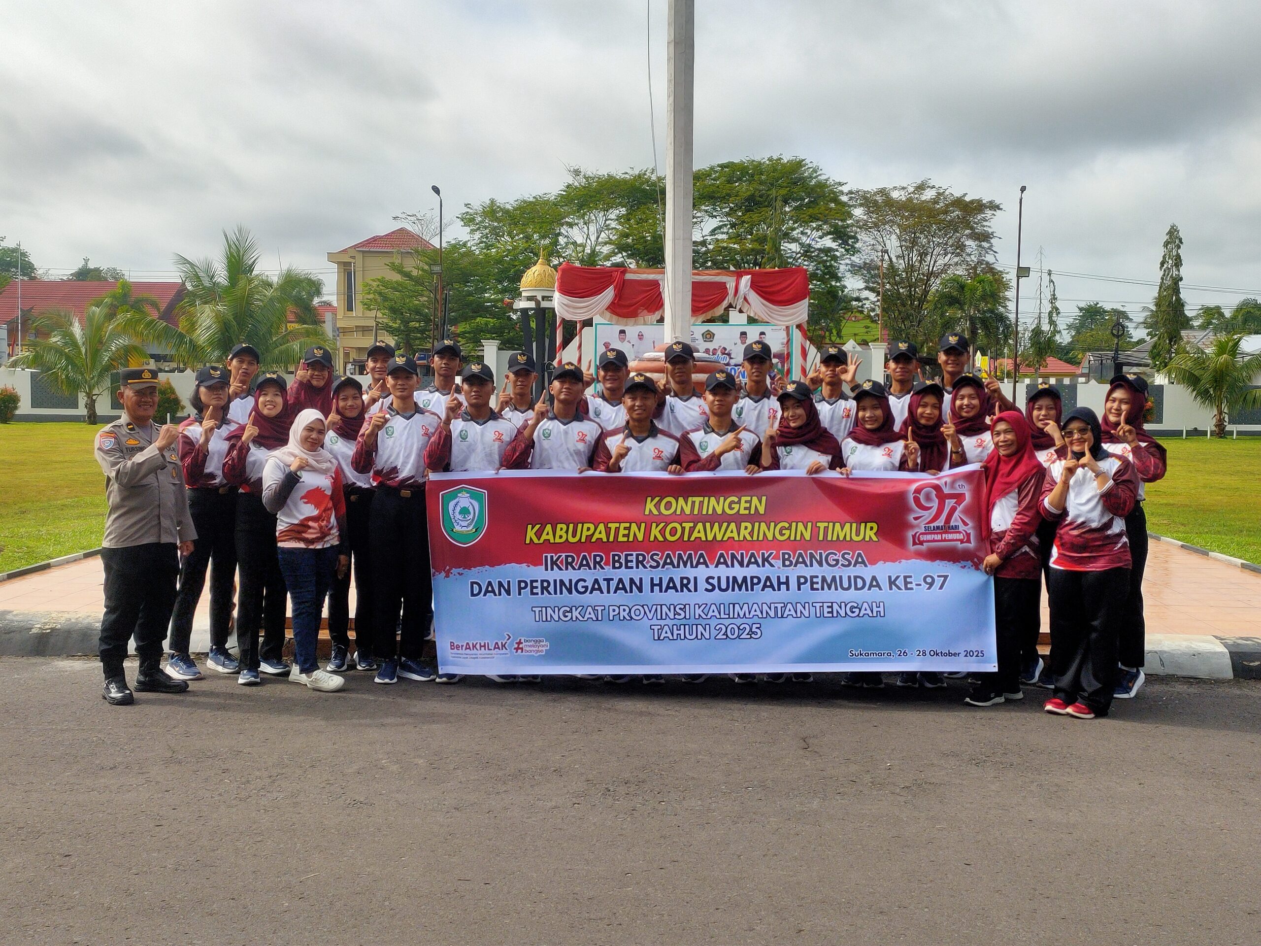 <p>Foto bersama kontingen Kotim yang mengikuti IKBAB dalam rangka Hari Sumpah Pemuda di Kabupaten Sukamara pada 26–28 Oktober 2025, Jumat (24/10/2025). (Foto : Andri)</p>