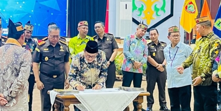 <p>Acara pelatihan koperasi desa/kelurahan merah putih yang dihadiri oleh sejumlah pejabat kementerian RI, Jaksa Agung Muda (JAM) Intelijen Republik Indonesia Reda Manthovani, Sekretaris Kementerian Koperasi, Ahmad Zabadi, unsur Forkopimda se-Kalteng, Kepala OPD se kalteng, Bupati dan Pj Bupati beserta Perangkat Daerah terkait, Ketua DPRD se kalteng kalteng DAD Kalteng, di Palangka Raya, Jumat (26/9/2025). (Foto : Ist)</p>